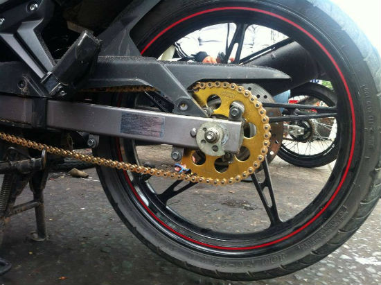 Bạn cũng nên bảo dưỡng xích xe thường xuyên